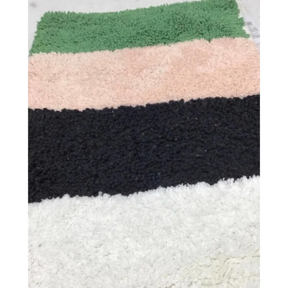 Room Essentials Bath Rug 17